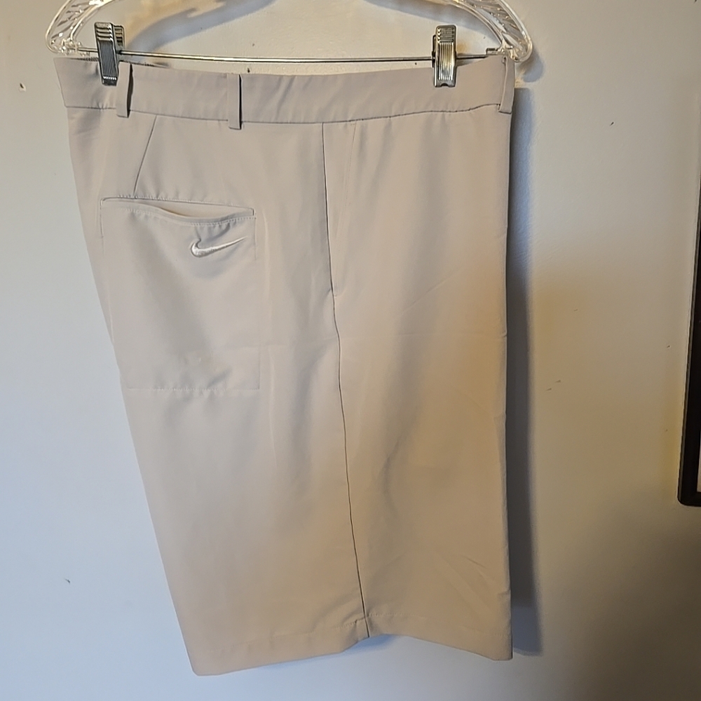 Nike Men's Beige Athletic Shorts Golf 38x10 Very Good Cond. - Picture 2 of 3